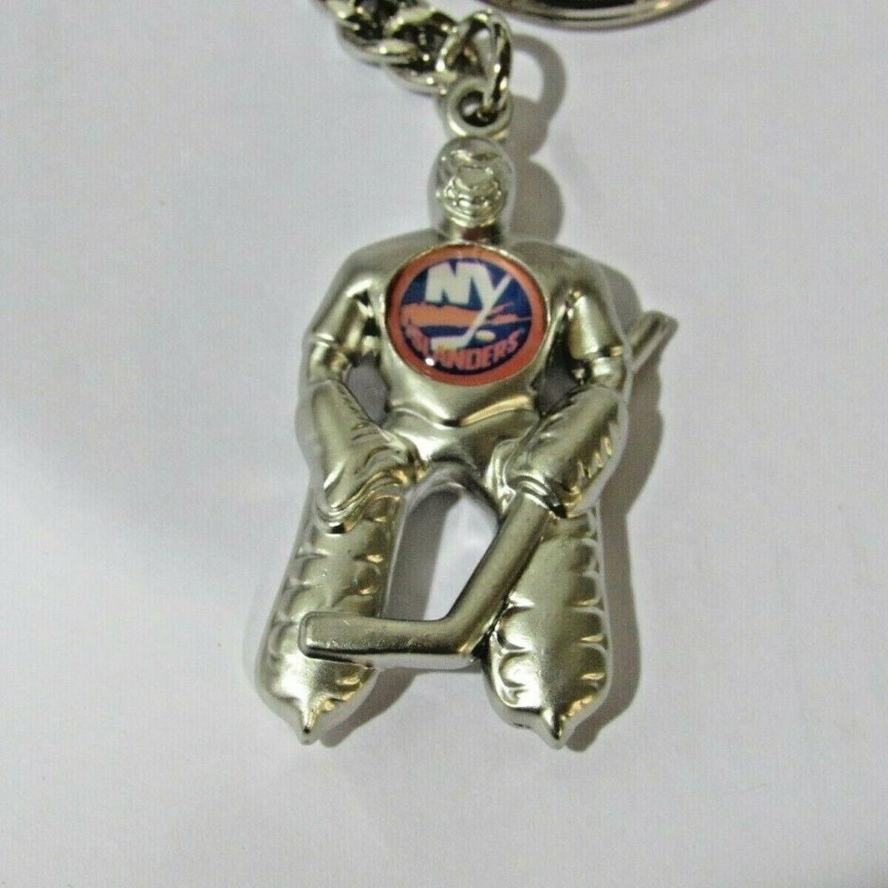 NY Islanders Hockey Player Key Chain Logo on Chest